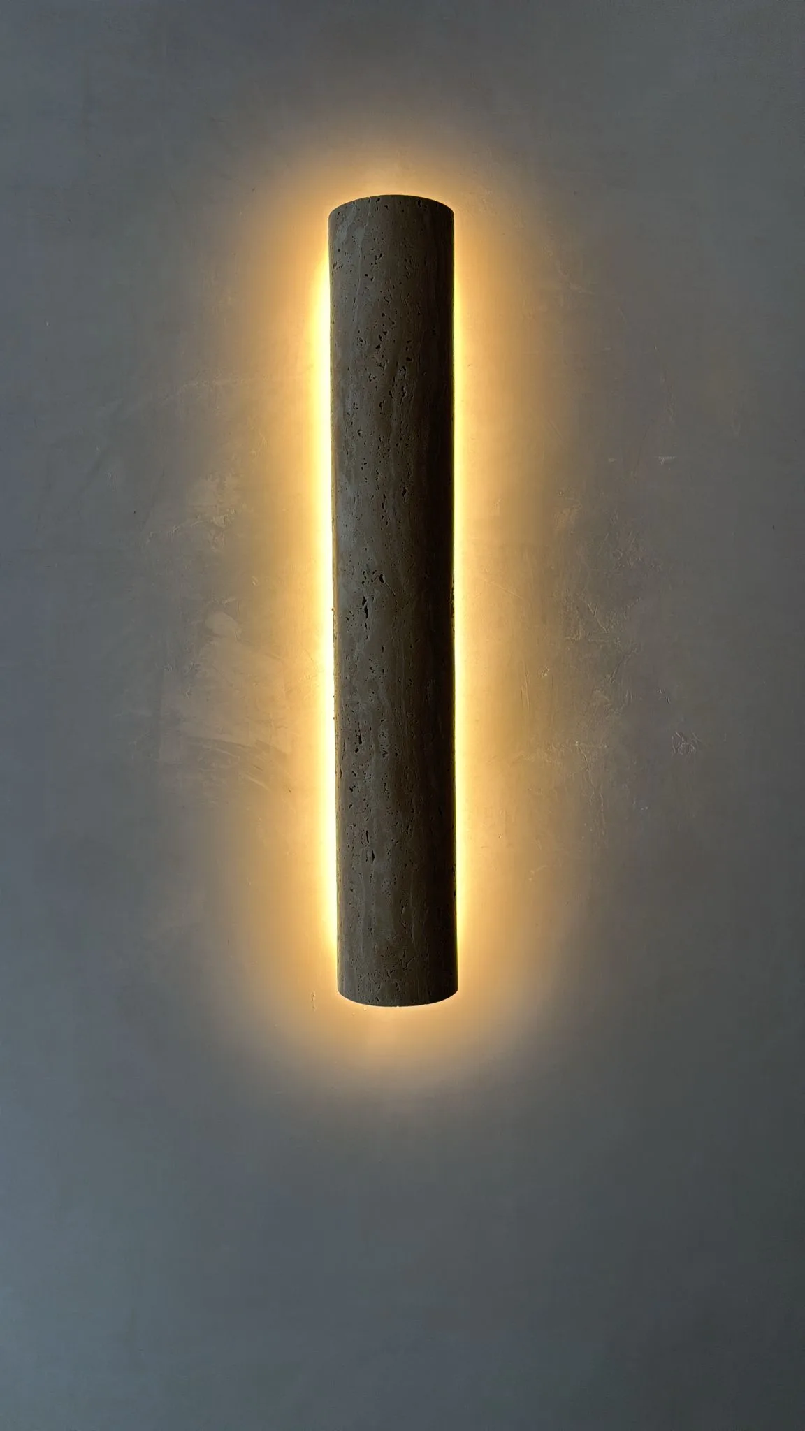 Aplique de travertino retroiluminado — Hotel S'Algaret